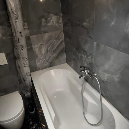 Private Mt Kwatera prywatna *